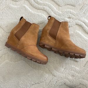 Sorel Joan of Artic Wedge Boots Sz 8.5 Camel